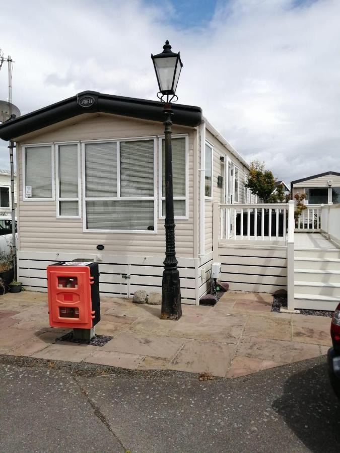 Lovely 6 Berth Caravan With Decking And Wifi In Kent, Ref 47017C Otel Whitstable Dış mekan fotoğraf