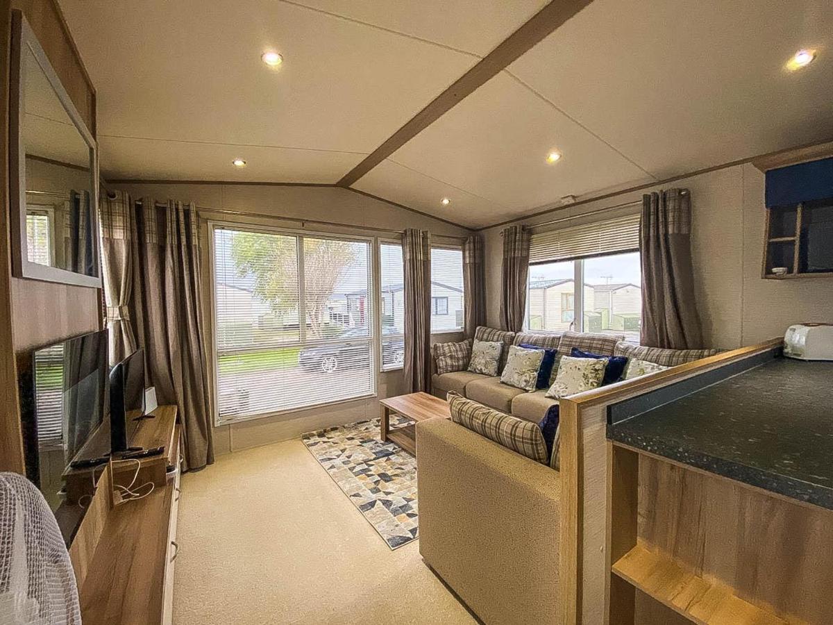 Lovely 6 Berth Caravan With Decking And Wifi In Kent, Ref 47017C Otel Whitstable Dış mekan fotoğraf