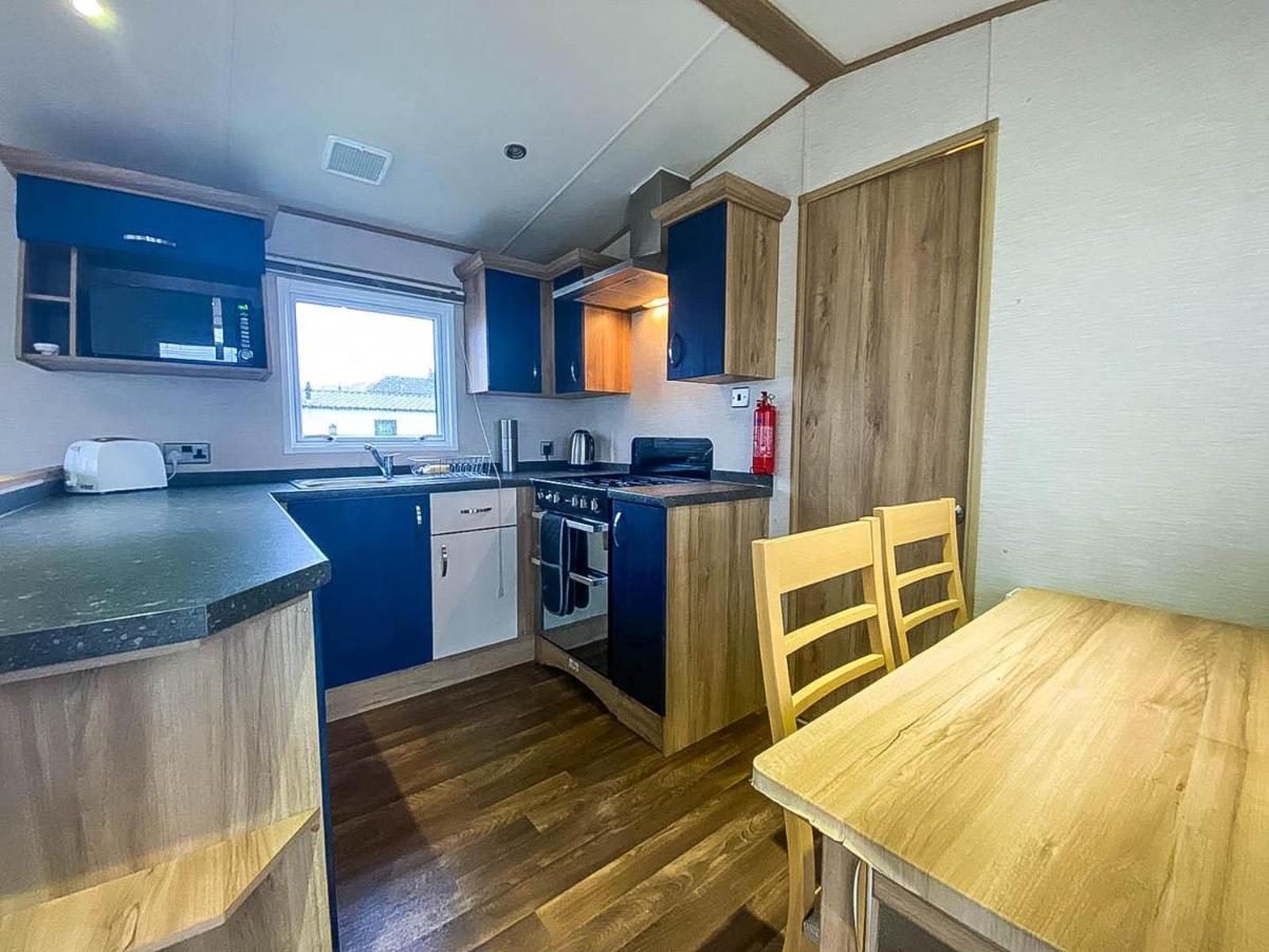 Lovely 6 Berth Caravan With Decking And Wifi In Kent, Ref 47017C Otel Whitstable Dış mekan fotoğraf