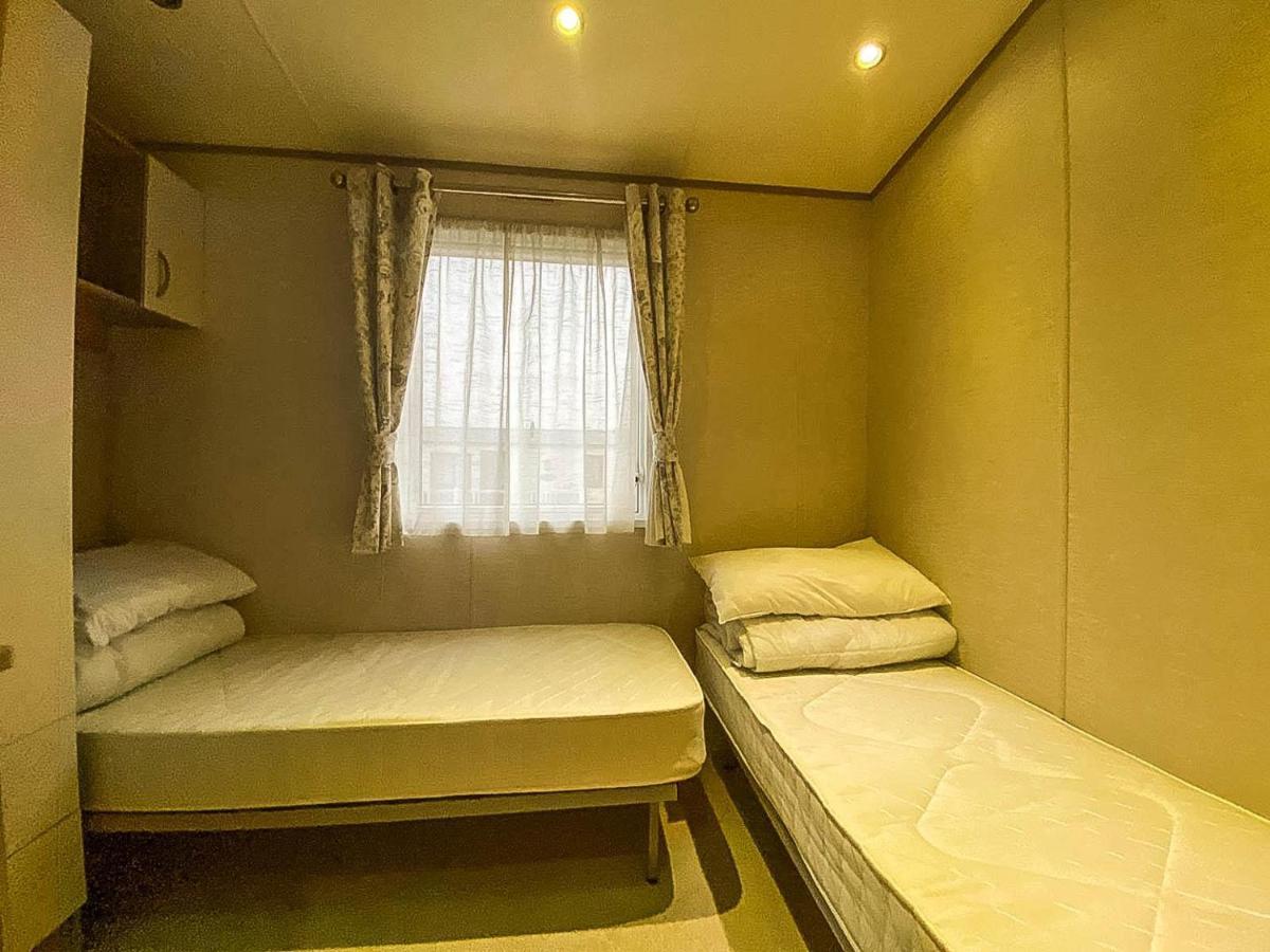 Lovely 6 Berth Caravan With Decking And Wifi In Kent, Ref 47017C Otel Whitstable Dış mekan fotoğraf