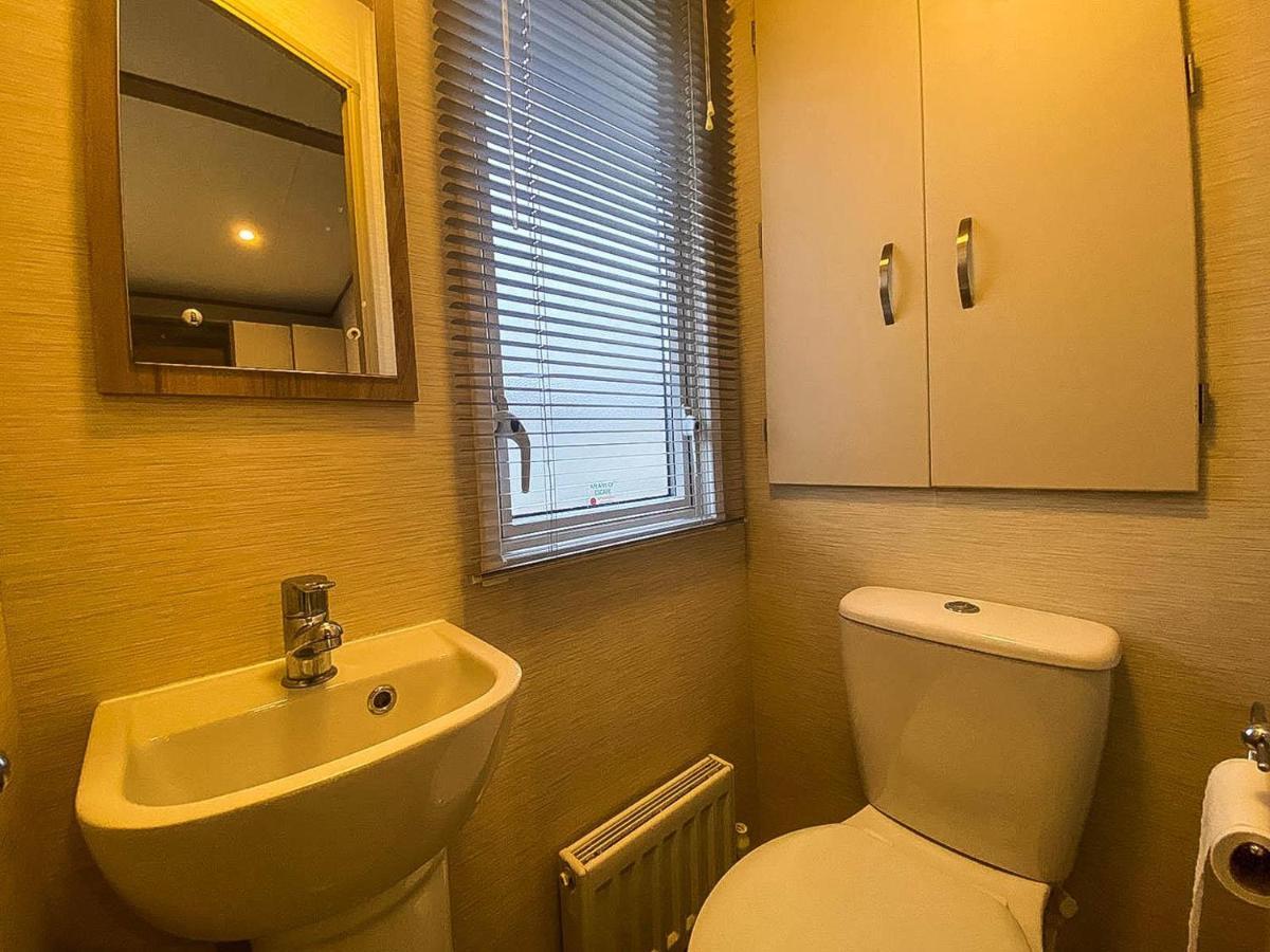 Lovely 6 Berth Caravan With Decking And Wifi In Kent, Ref 47017C Otel Whitstable Dış mekan fotoğraf