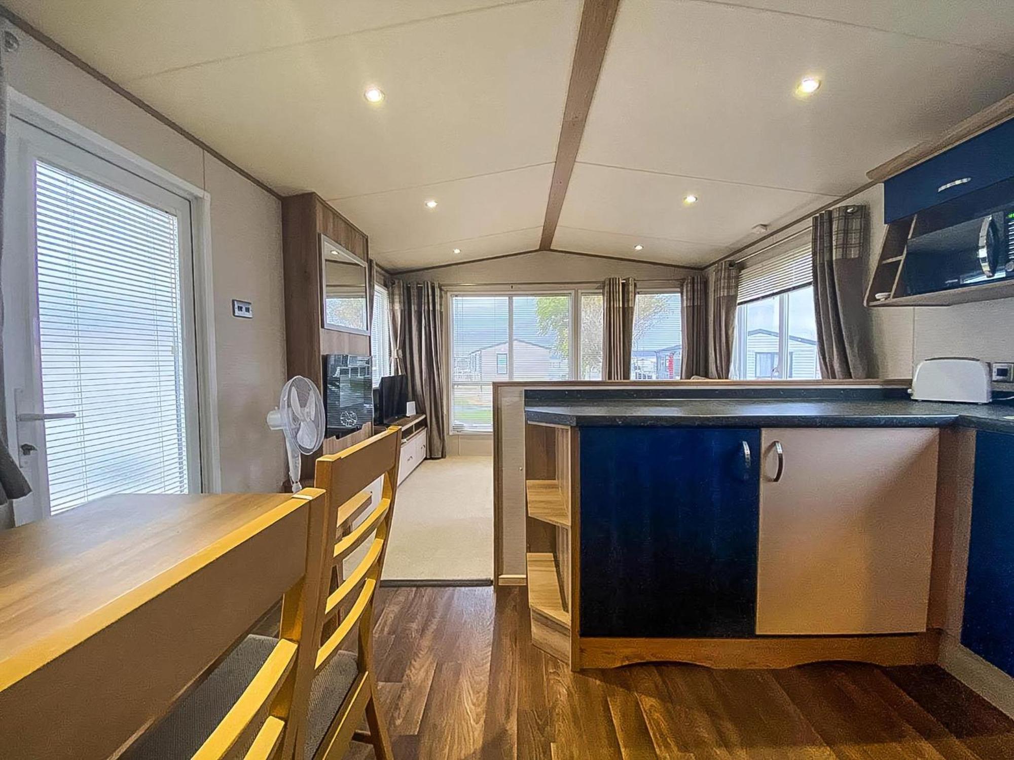 Lovely 6 Berth Caravan With Decking And Wifi In Kent, Ref 47017C Otel Whitstable Dış mekan fotoğraf