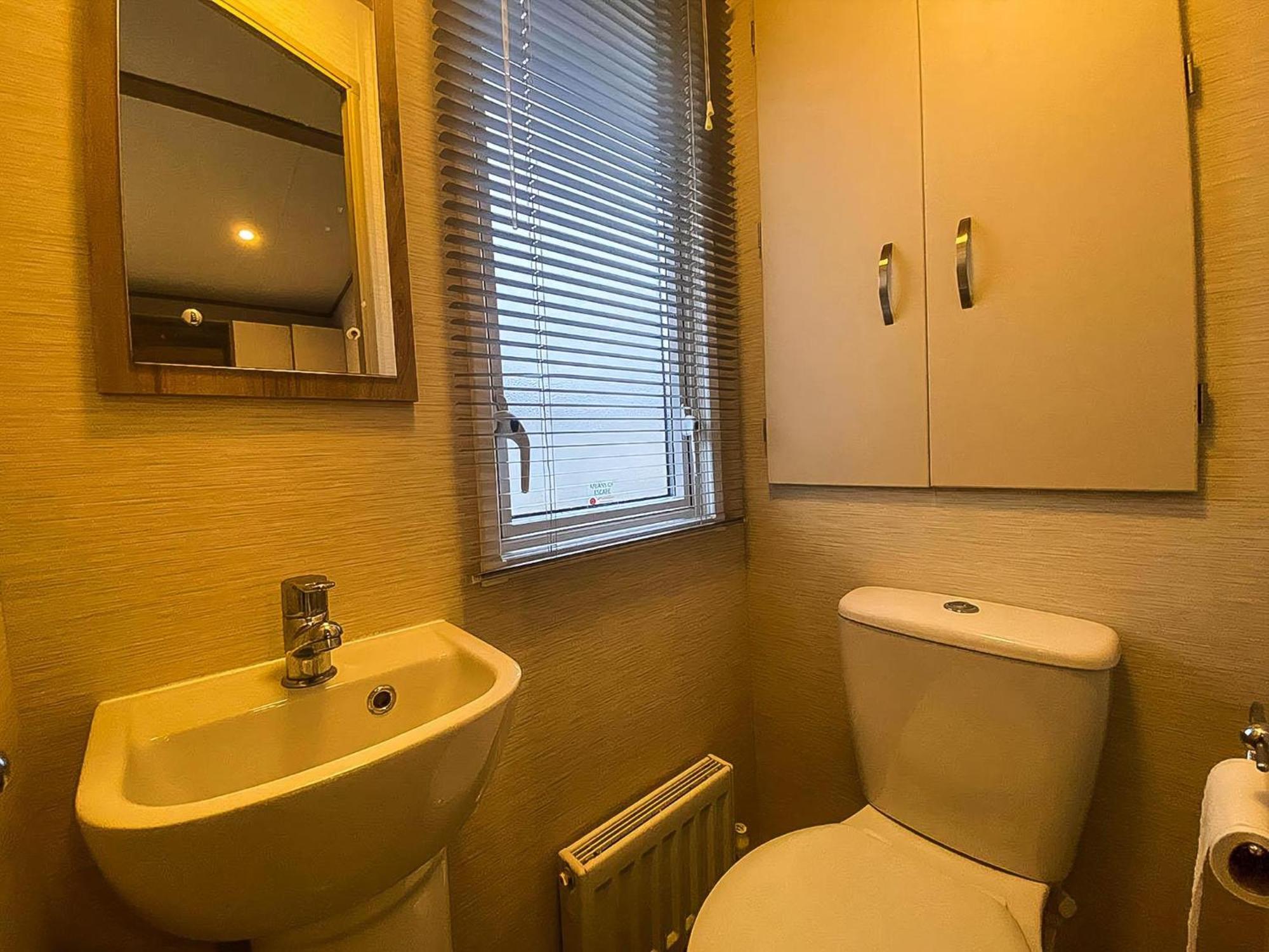 Lovely 6 Berth Caravan With Decking And Wifi In Kent, Ref 47017C Otel Whitstable Dış mekan fotoğraf