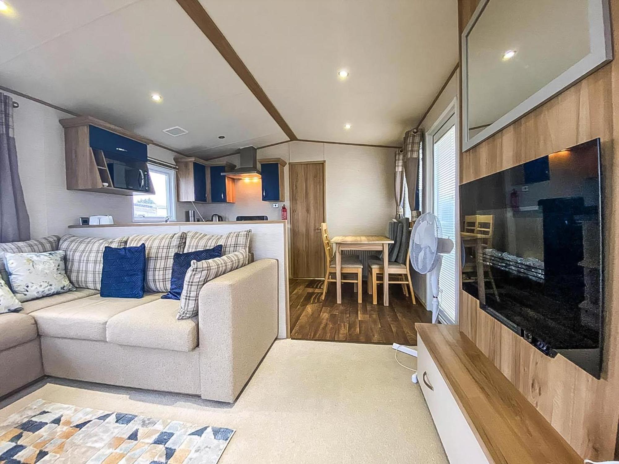 Lovely 6 Berth Caravan With Decking And Wifi In Kent, Ref 47017C Otel Whitstable Dış mekan fotoğraf