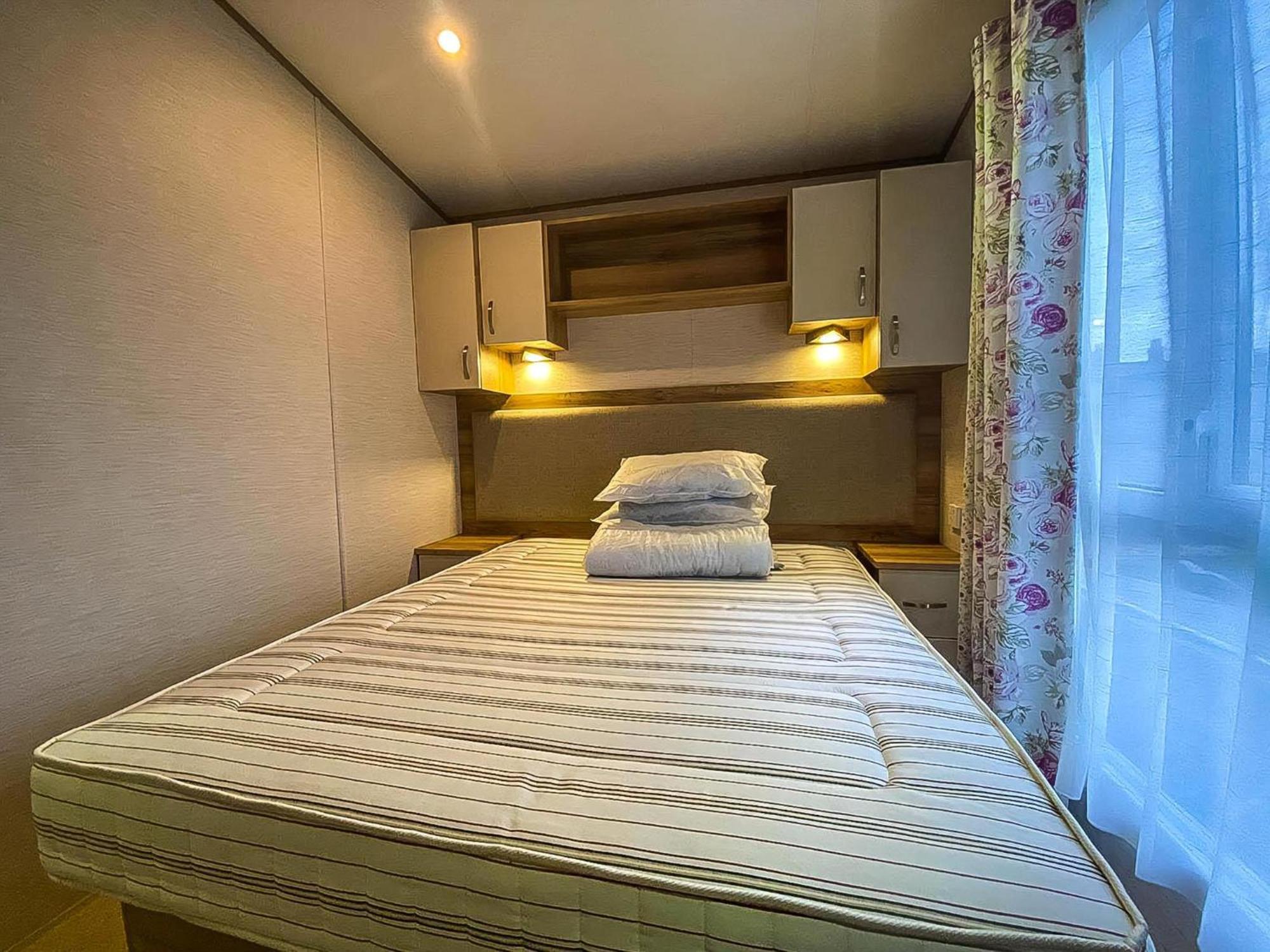 Lovely 6 Berth Caravan With Decking And Wifi In Kent, Ref 47017C Otel Whitstable Dış mekan fotoğraf